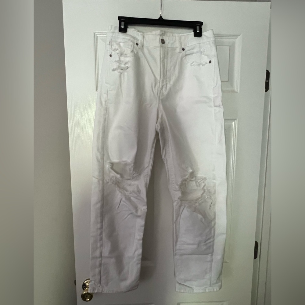 American Eagle Outfitters White Distressed Straight Leg Jeans - Ripped Detail